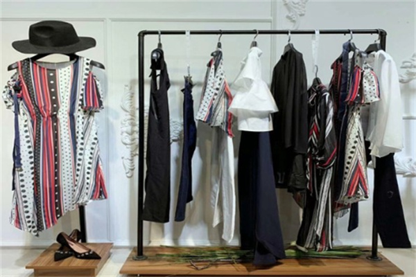 笑哈哈服饰 用时尚演绎快乐生活的每一面